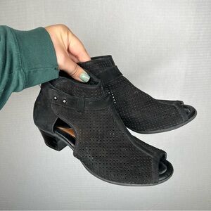 EARTH | Black Suede Bootie Heel Sandal‎ Shoe 8.5D